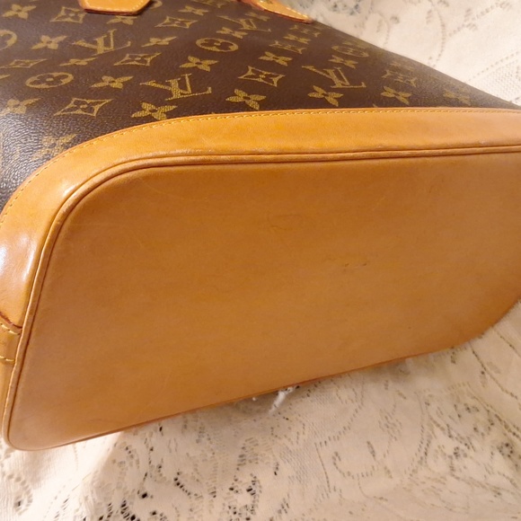 Louis Vuitton Alma PM LEATHER SATCHEL - Picture 8 of 16